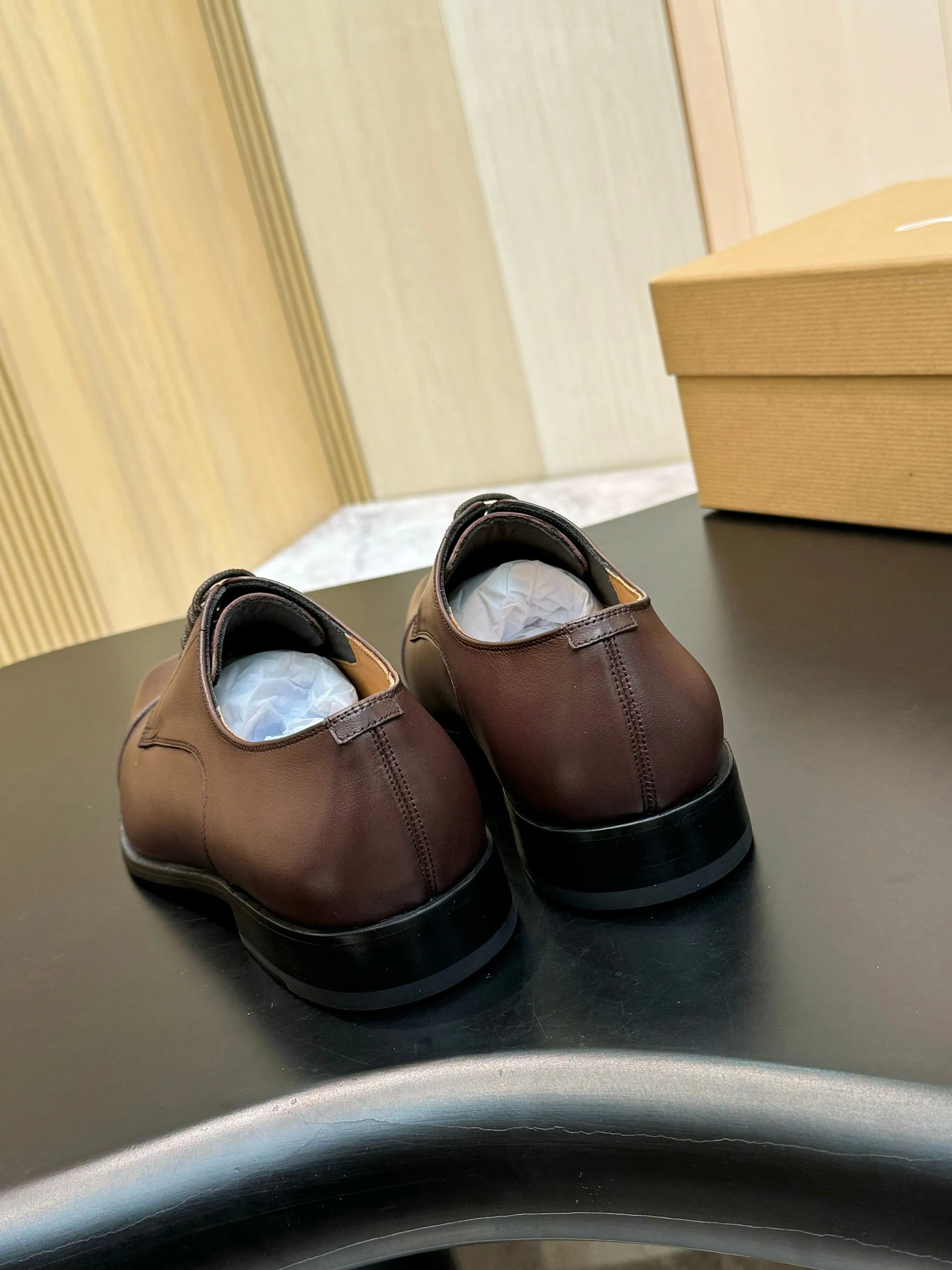 [CL red sole shoes] Top P: 1020💰 Size 39-44 (⚠️38.45.46.47 custom-made, non-returnable and non-exchangeable) 🆑High-end men's business formal leather shoes, original authentic top quality goods ••✅💯 Top original order purchasing agent! Original imported patterned cowhide ➕Imported cowhide lining ➕Cowhide feet ➕Original leather outsole~🉑️Feel free to compare the authentic ones!